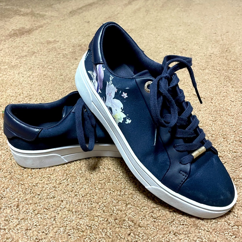 Ted Baker London EUC navy satin sneaker floral
